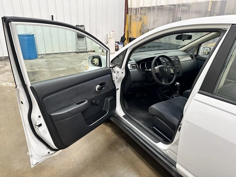 2009 Nissan Versa - Image 8 of 21