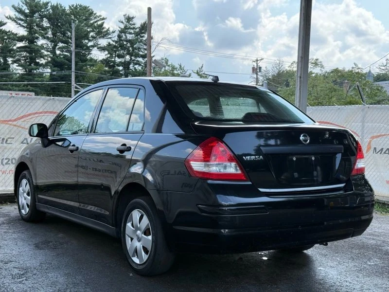 2009 Nissan Versa - Image 9 of 12