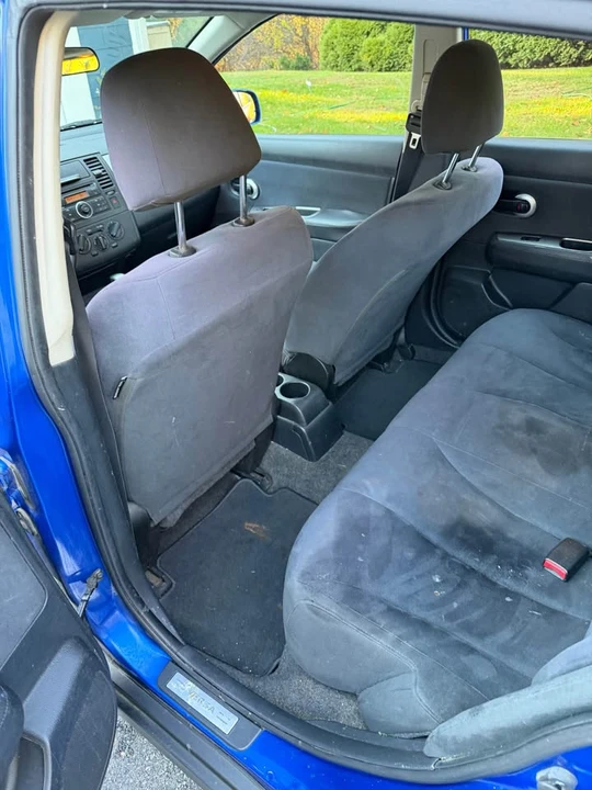 2009 Nissan Versa - Image 11 of 17