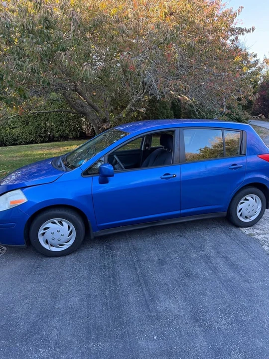 2009 Nissan Versa - Image 3 of 17
