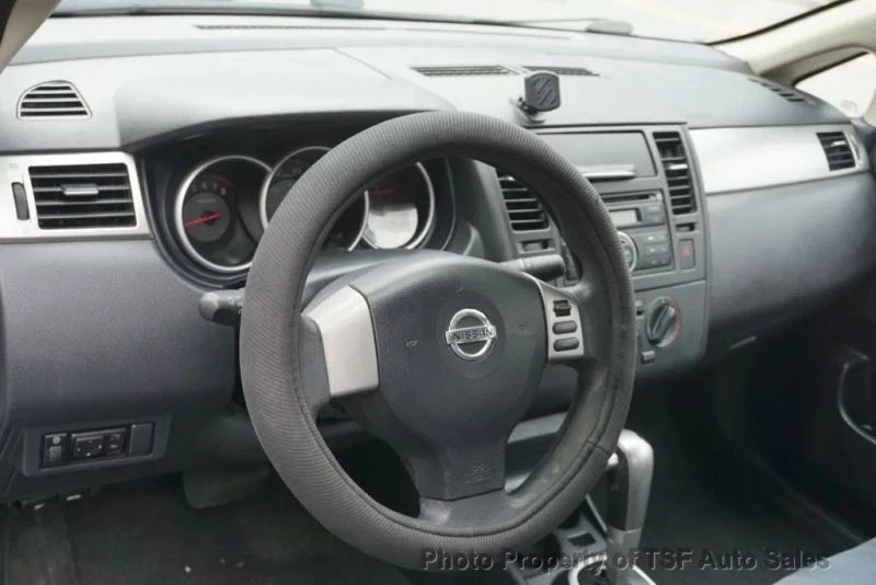2009 Nissan Versa - Image 10 of 12