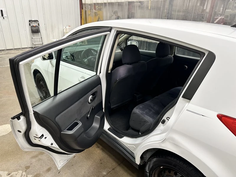 2009 Nissan Versa - Image 13 of 21