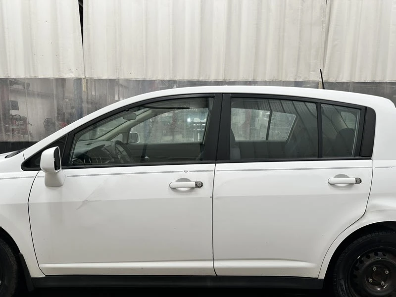 2009 Nissan Versa - Image 7 of 21