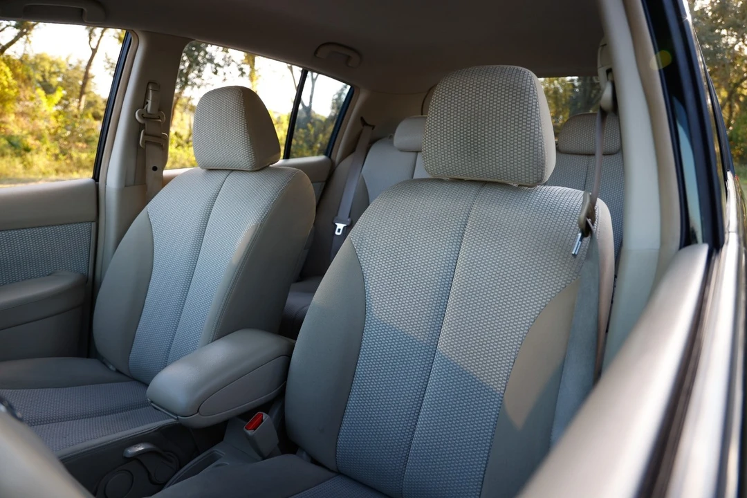 2009 Nissan Versa - Image 6 of 12