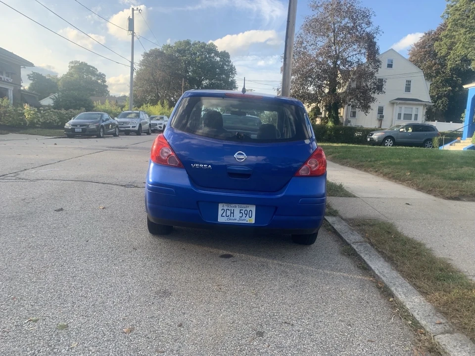 2009 Nissan Versa - Image 2 of 4
