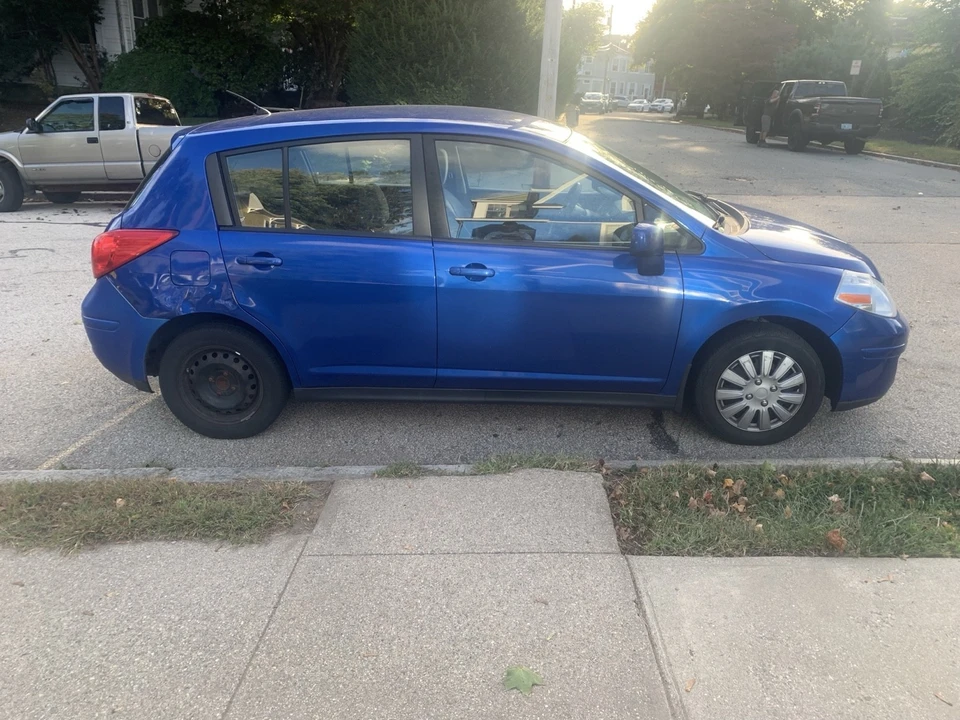 2009 Nissan Versa - Image 4 of 4
