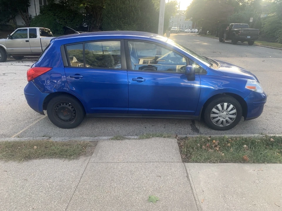 2009 Nissan Versa - Image 4 of 4