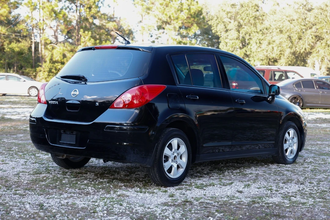 2009 Nissan Versa - Image 11 of 12