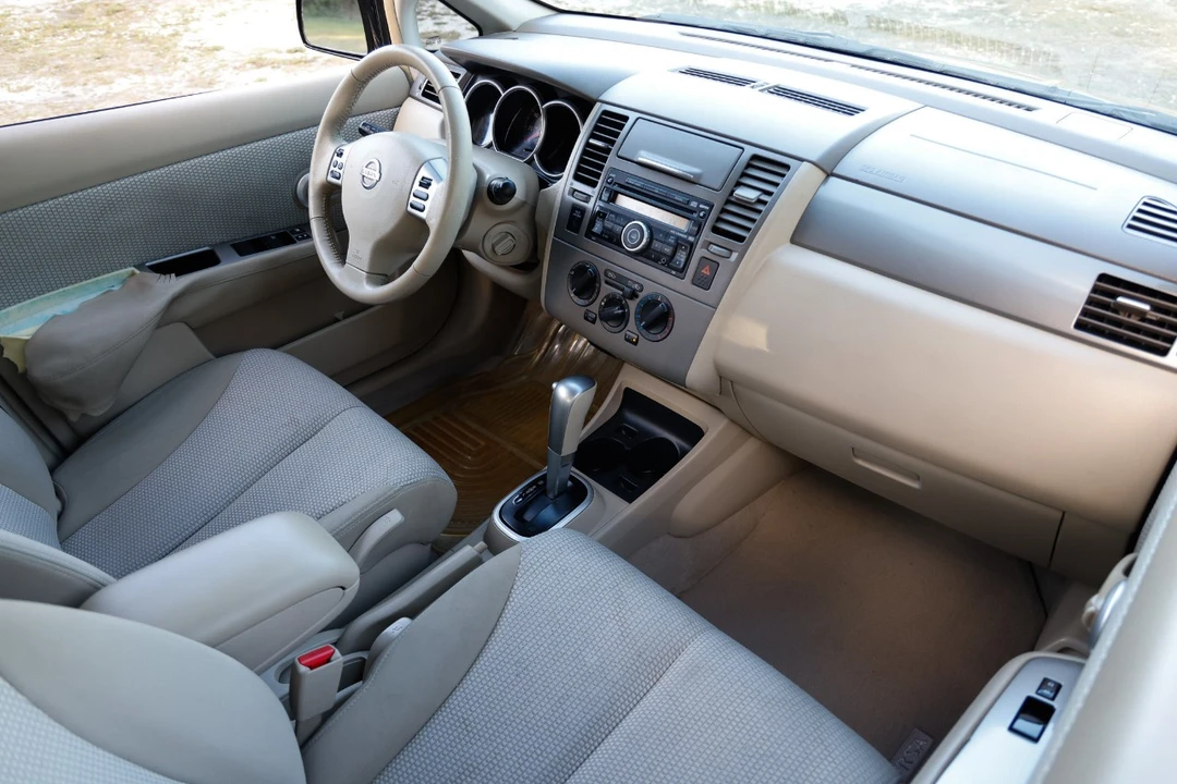 2009 Nissan Versa - Image 16 of 21