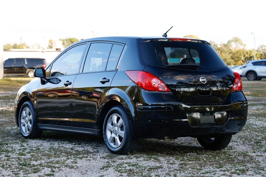 2009 Nissan Versa - Image 5 of 21