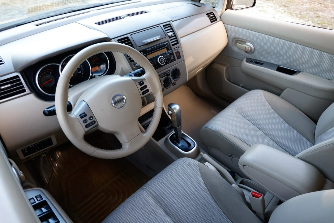 2009 Nissan Versa - Image 4 of 21