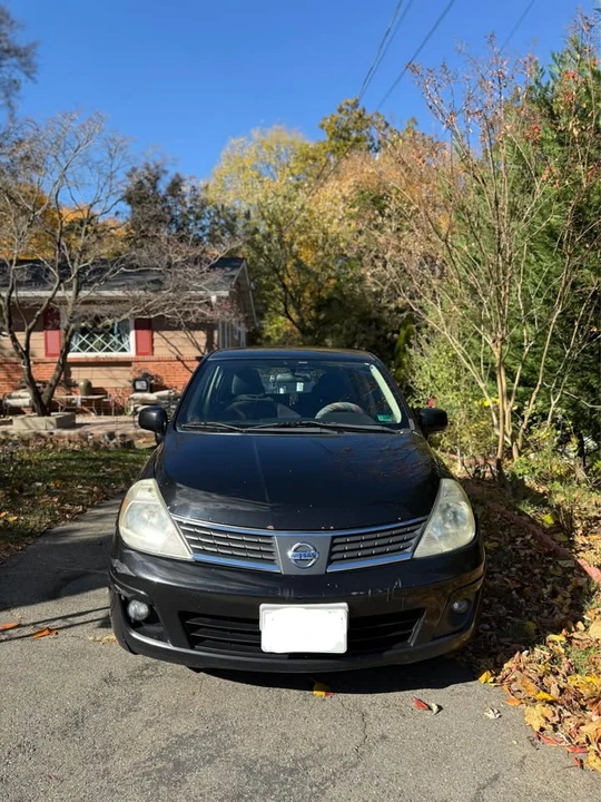 2009 Nissan Versa - Image 2 of 10