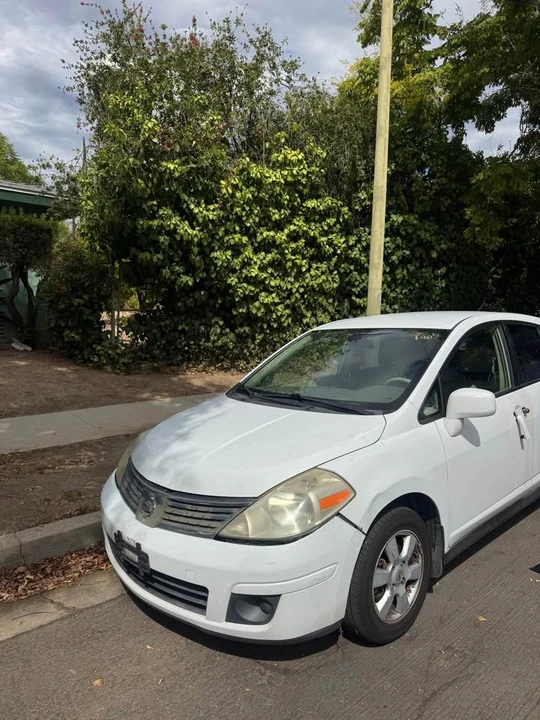 2009 Nissan Versa - Image 2 of 12