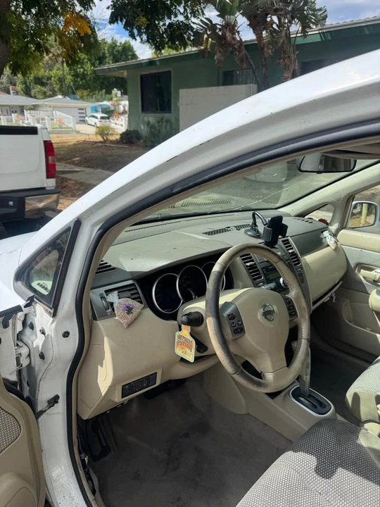 2009 Nissan Versa - Image 10 of 12