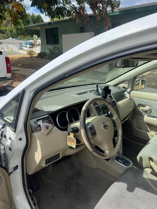 2009 Nissan Versa - Image 8 of 12