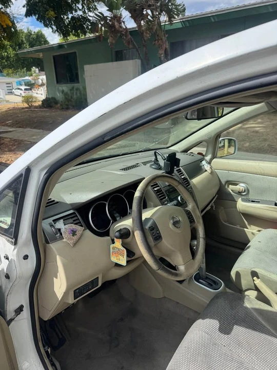 2009 Nissan Versa - Image 7 of 12