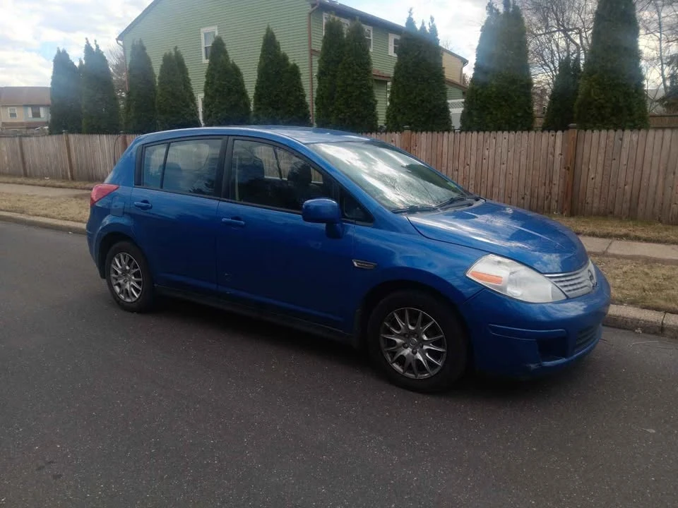 2009 Nissan Versa - Image 2 of 3