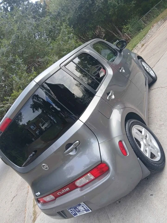 2009 Nissan Cube - Image 2 of 11