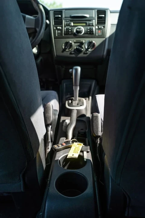2009 Nissan Versa - Image 5 of 15
