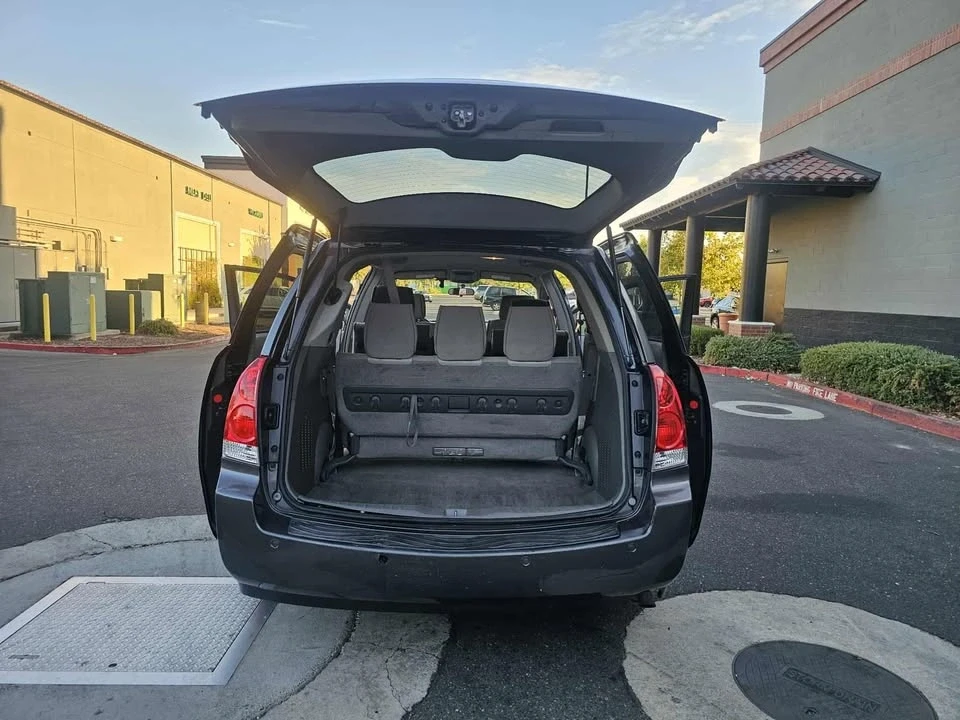 2009 Nissan Quest - Image 16 of 17
