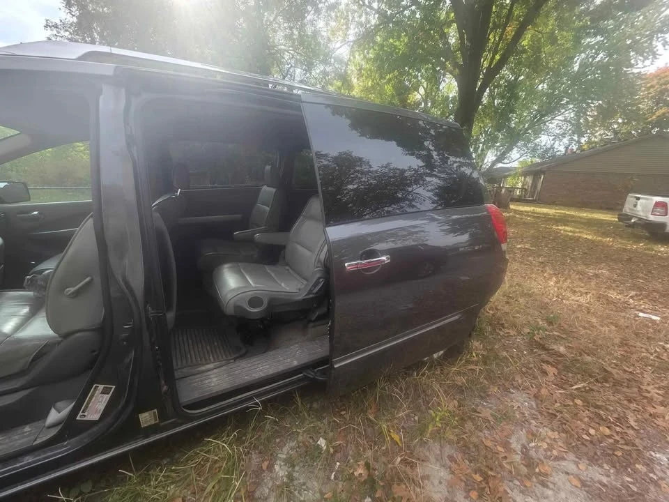 2009 Nissan Quest - Image 2 of 9