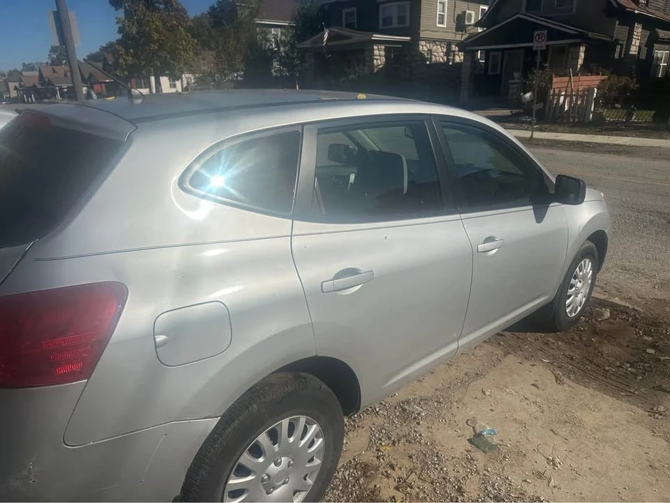 2009 Nissan Rogue - Image 2 of 12