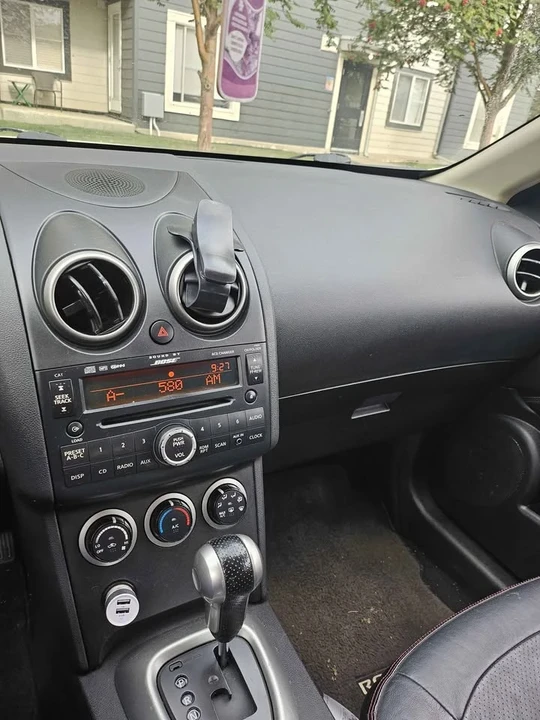 2009 Nissan Rogue - Image 10 of 13
