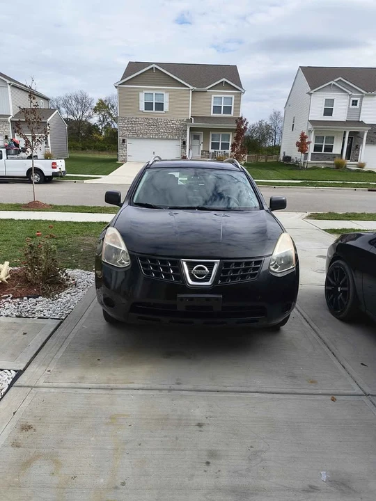 2009 Nissan Rogue - Image 2 of 3