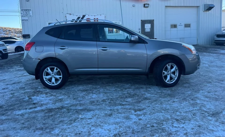 2009 Nissan Rogue - Image 2 of 19