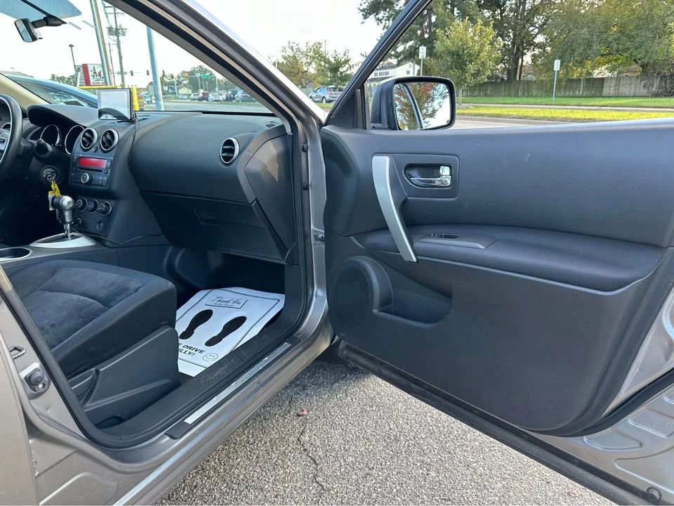 2009 Nissan Rogue - Image 11 of 18