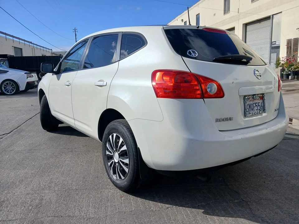 2009 Nissan Rogue - Image 2 of 8