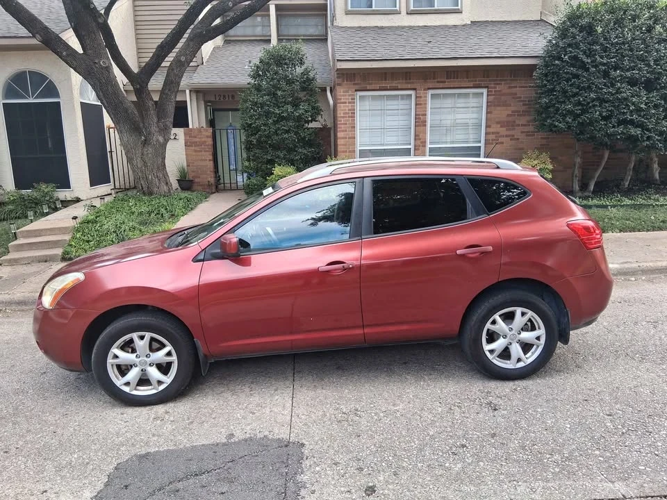 2009 Nissan Rogue - Image 2 of 11