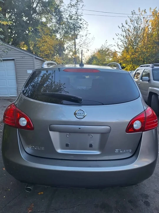 2009 Nissan Rogue - Image 2 of 10