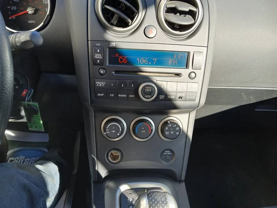 2009 Nissan Rogue - Image 16 of 17