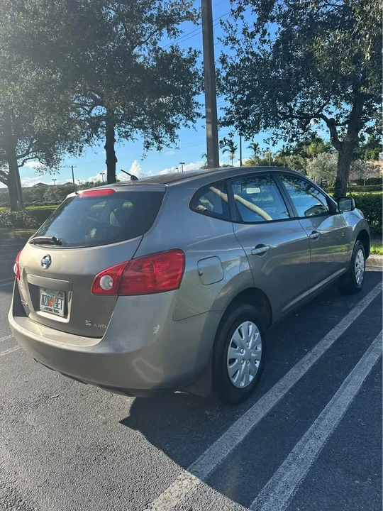 2009 Nissan Rogue - Image 2 of 10