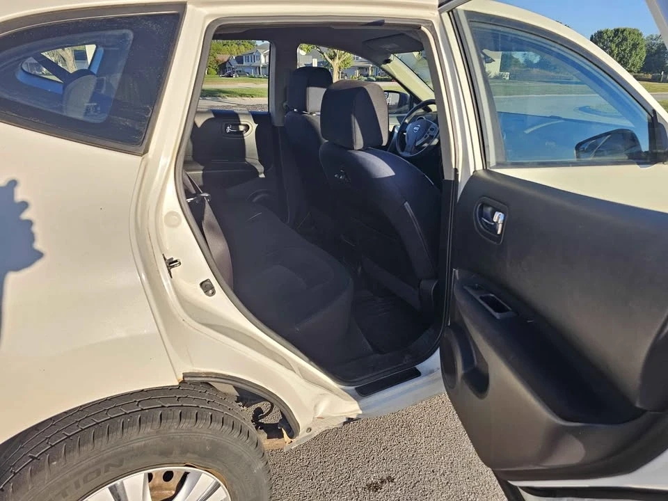 2009 Nissan Rogue - Image 11 of 14