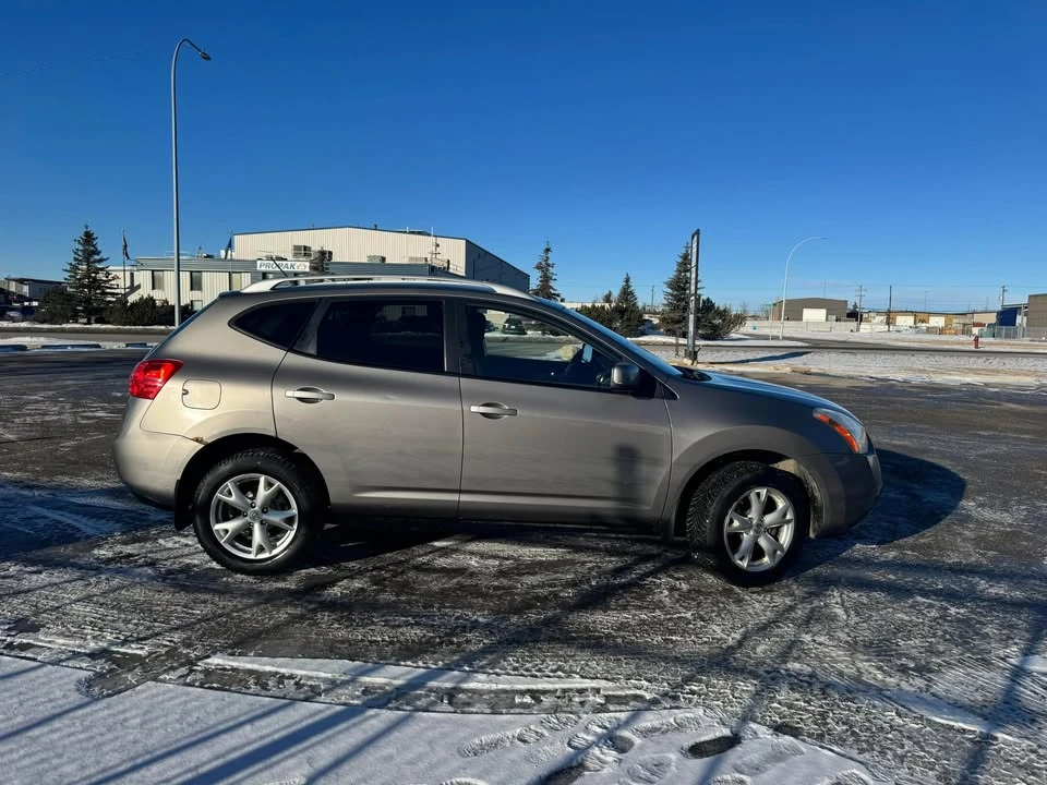 2009 Nissan Rogue - Image 2 of 18