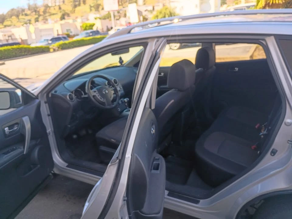2009 Nissan Rogue - Image 6 of 10