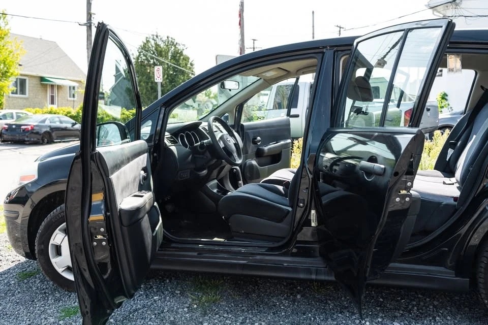 2009 Nissan Versa - Image 5 of 14