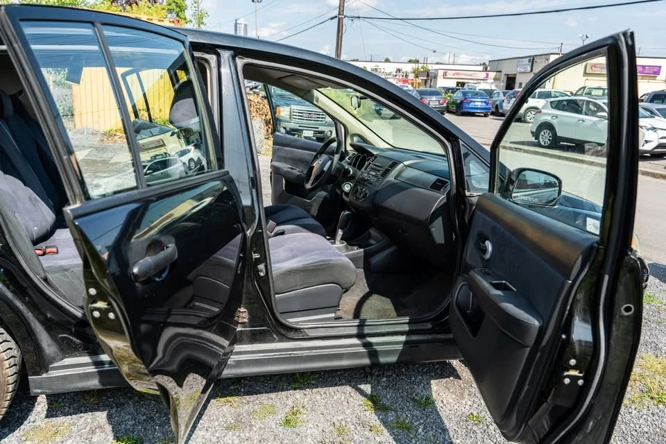 2009 Nissan Versa - Image 10 of 14