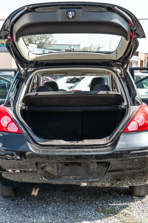 2009 Nissan Versa - Image 6 of 14
