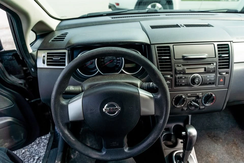 2009 Nissan Versa - Image 13 of 14