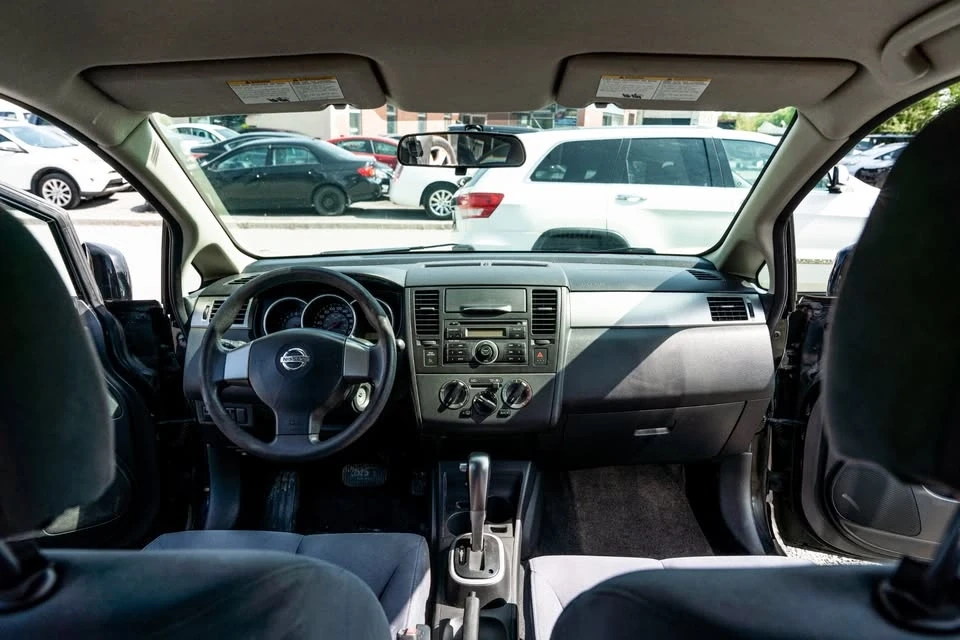 2009 Nissan Versa - Image 11 of 14