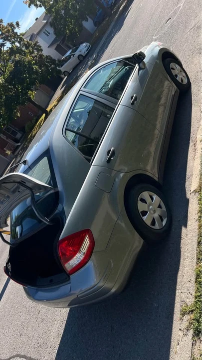 2009 Nissan Versa - Image 3 of 20
