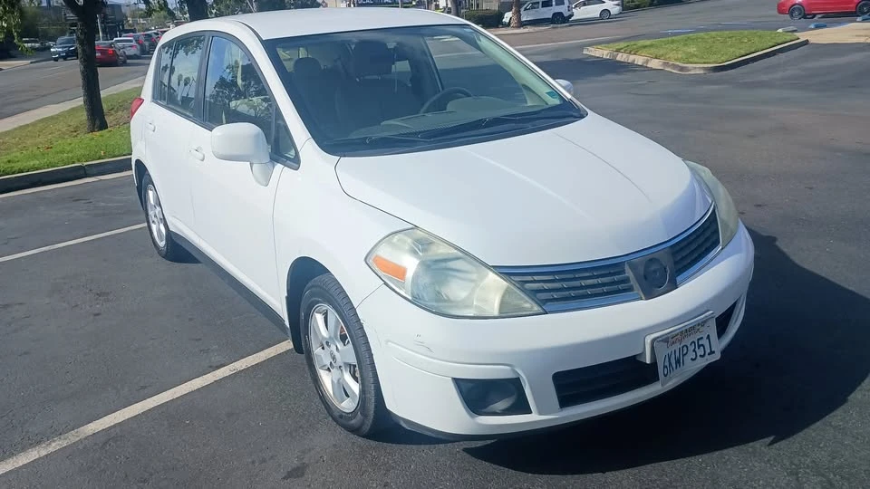 2009 Nissan Versa - Image 10 of 17