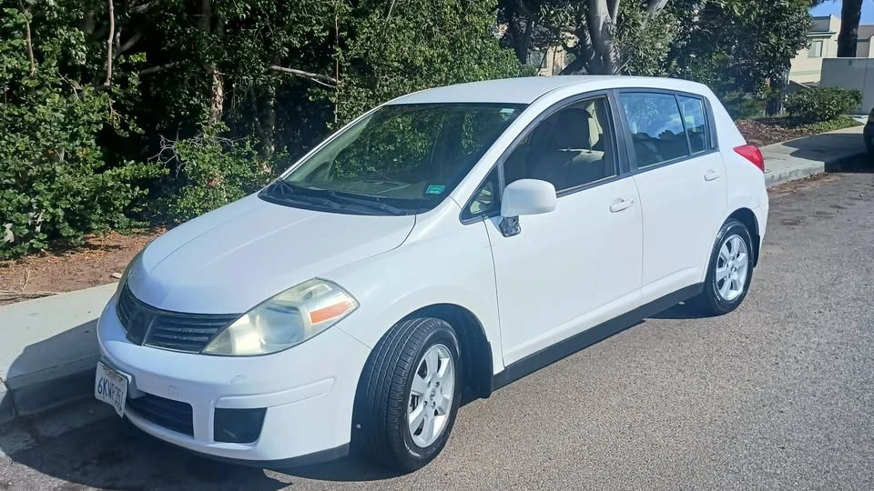 2009 Nissan Versa - Image 2 of 17