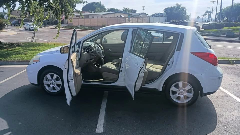 2009 Nissan Versa - Image 6 of 17