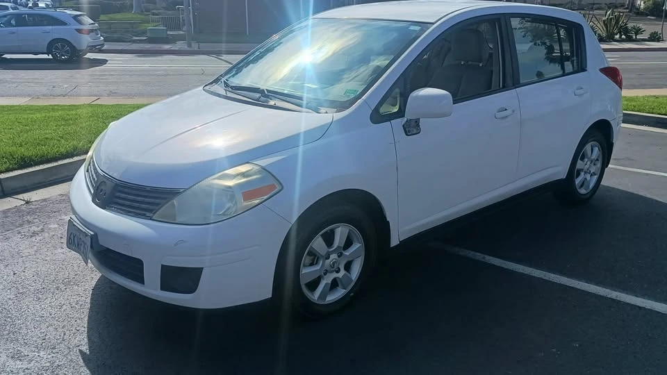 2009 Nissan Versa - Image 5 of 17