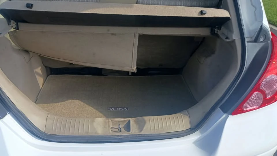 2009 Nissan Versa - Image 14 of 17
