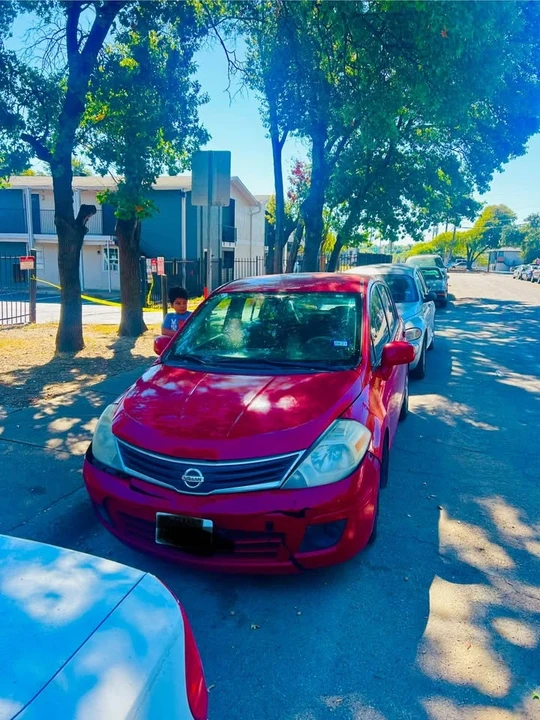 2009 Nissan Versa - Image 2 of 4